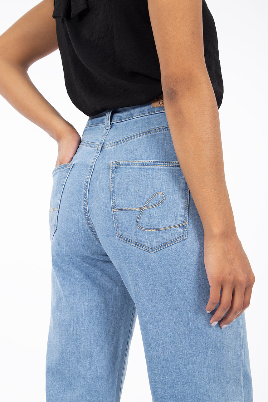 Lily Straight Leg Jeans - Trendy Women's Denim